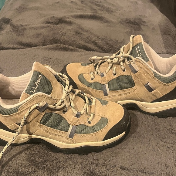 L.L Bean Women’s Beige and Gray - Picture 3 of 4